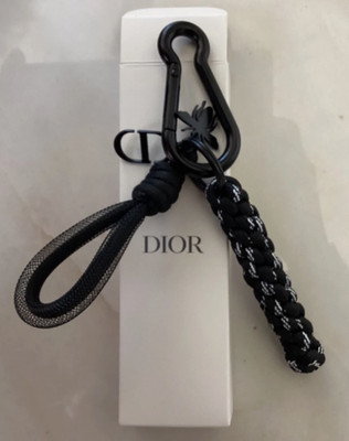 入手困難✨ ディオール Dior モンテーニュ キーホルダー CDロゴ ビー DIOR KEY RING CHAIN with CD LOGO and Bee New in Box | eBay