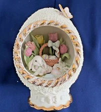 Lenox Easter Bunny Hideaway Egg Figurine Butterfly, Includes tag & Box Excellent