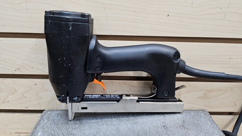 Duo Fast CarpetPro Electric Stapler ENC 5418B Tacker Stapler w/Case