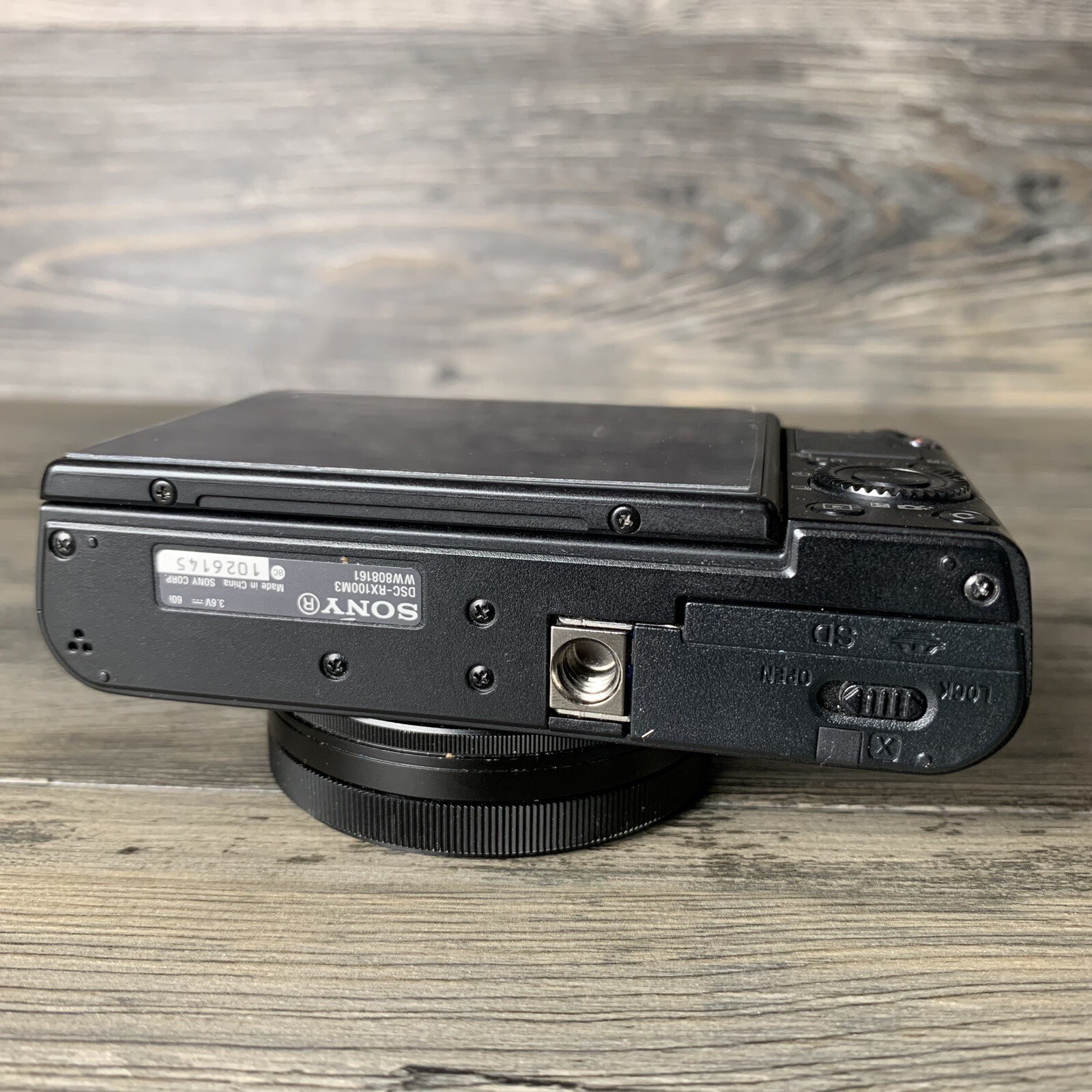 Sony DSC-RX100 III 20.1 MP Digital SLR Camera 2 Batteries, Charger & Case [READ]