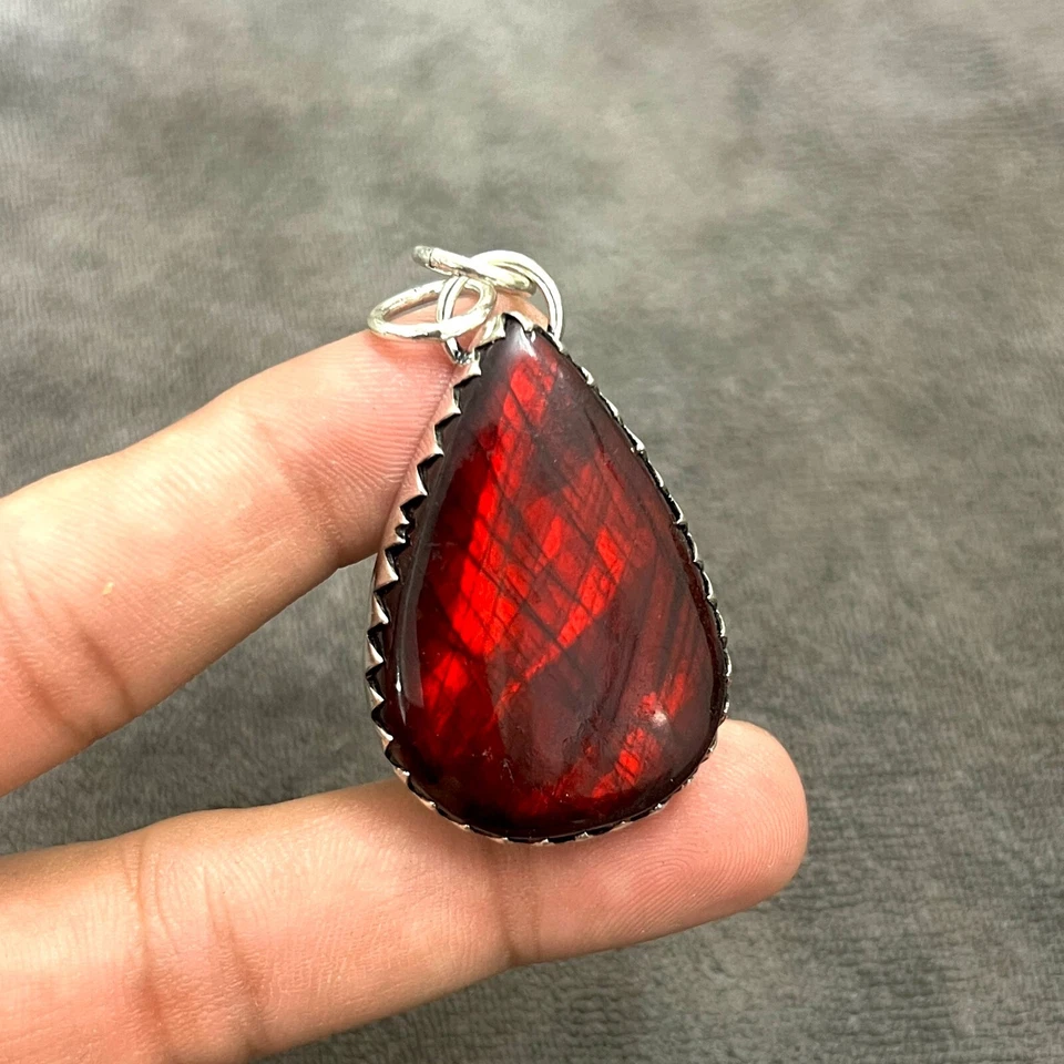 Colgante de joyería hecha a mano de plata de ley 925 con piedras preciosas de labradorita roja de 1,57" Foto 4 de 4