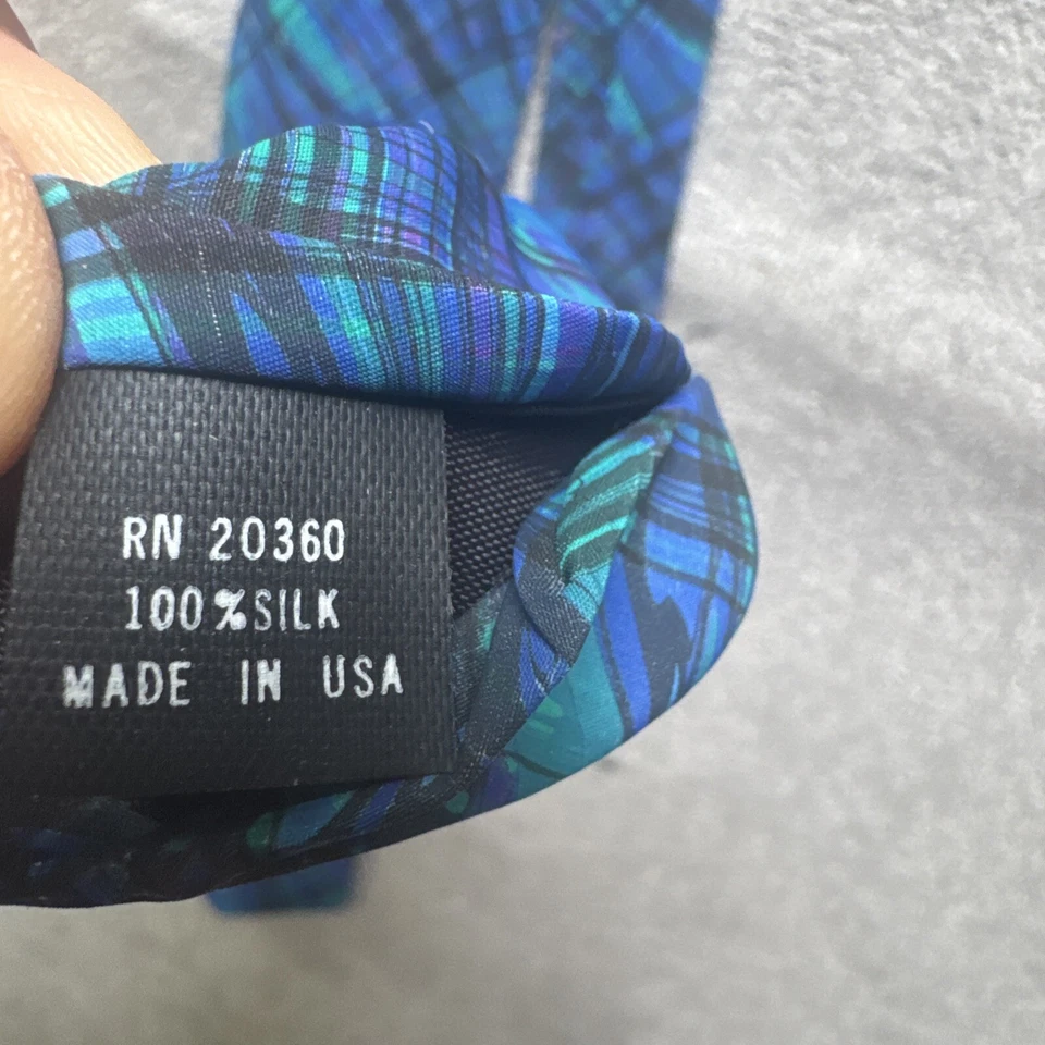 Corbata cuello polilla jaspeada a mano edición Cabernet Sauvignon 100 % azul seda Foto 4 de 4