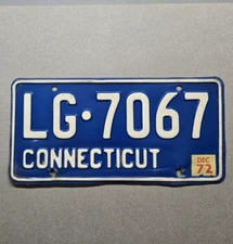 🐾 1966-74 CONNECTICUT "PASSENGER" LICENSE PLATE (LG-7067) W/72 RENEW. STKR.