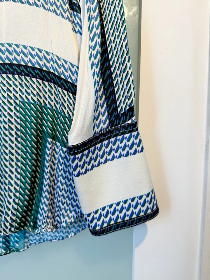 Massimo Dutti 女式衬衫 4 码 - 微型印花纽扣衬衫 - 经典和 Ch 码 — 第 3/4 张图片