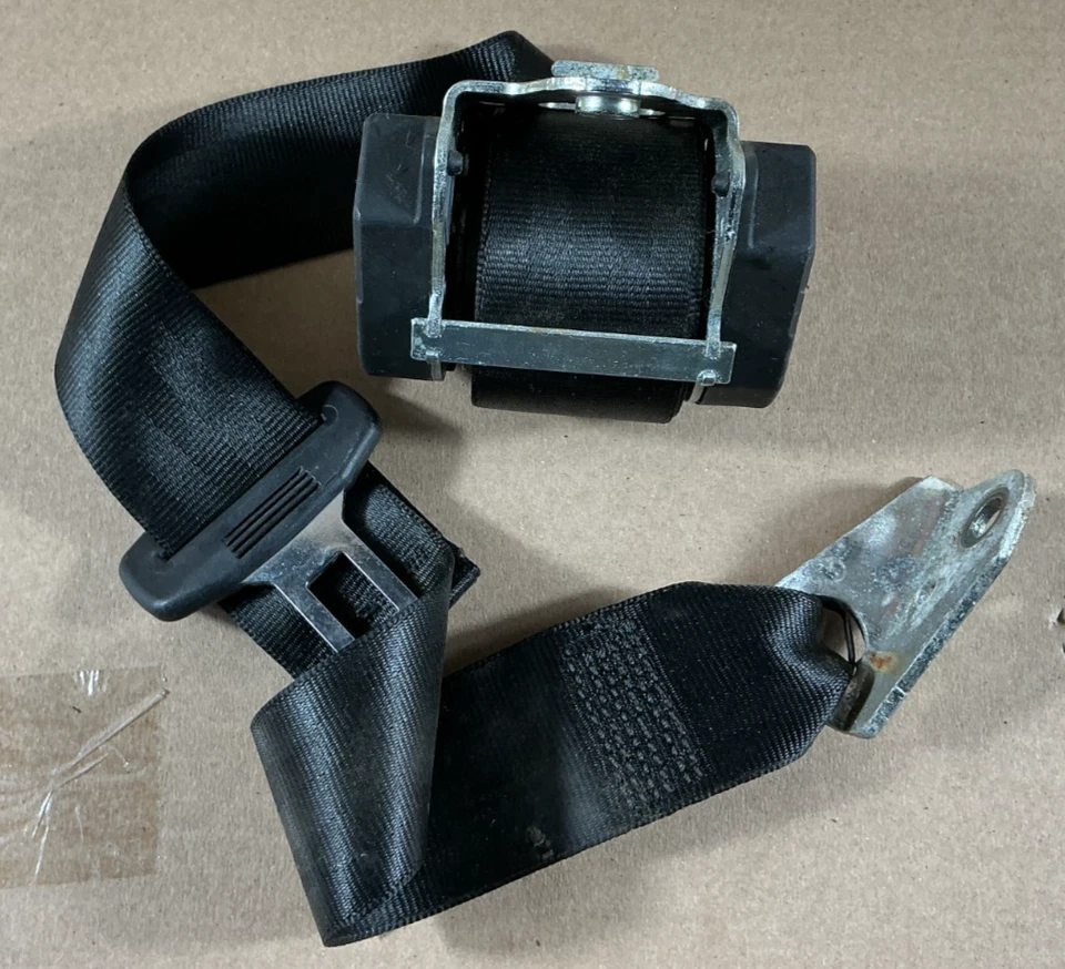 Cinturón de seguridad trasero derecho Volkswagen Golf R32 2006-2009 604548600 OEM Foto 2 de 4