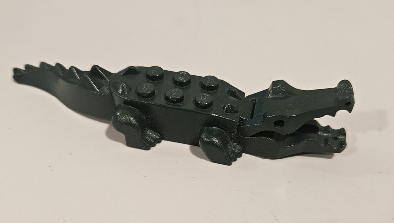 Lego MINIFIGURE- Aligator / Crocodile  6026c01 ,6299-7.  Lot235