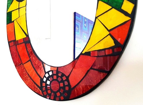 Espejo de Pared Mosaico Ovalado, Diseño Arco Iris Azul Rojo Hecho a Mano en Bali, 41cm NUEVO - Imagen 5 de 6