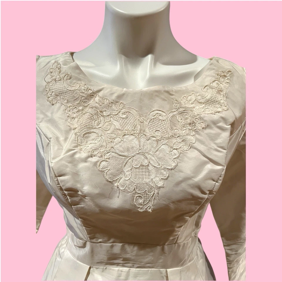 Vestido de novia clásico satinado crema vintage 1940-1950 tren desmontable con lazo de encaje Foto 3 de 4