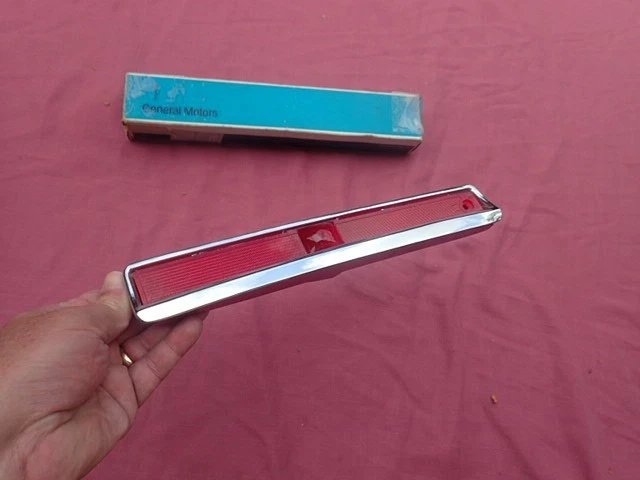 Conjunto de luz trasera Cadillac 1974-76, izquierda, ¡nos! 912169 bisel lente Foto 3 de 4