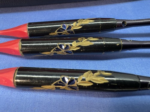 Vanity Dart With Extra Darts In Hard Case With Floral Design - Picture 2 of 10