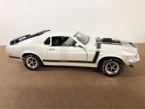 Ertl Limited Edition 1970 Ford Mustang BOSS 302 1 White 1:18 scale