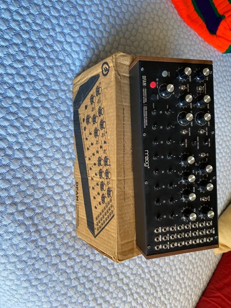 Moog DFAM sintetizador de percusion semimodular