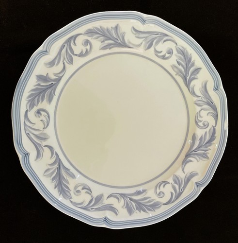 Villeroy & Boch Casa Azul Ornato Dinner Plate with a chip