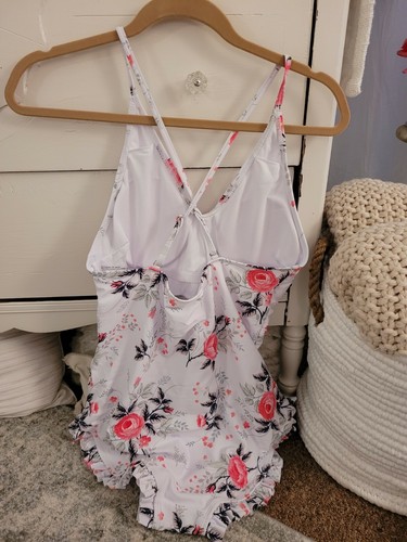 NWT SHEIN BATHING SUIT SIZE XL WHITE WITH FLORAL AND WITH RUFFLES - Picture 3 of 5
