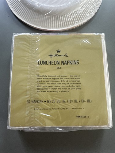 Vintage Hallmark Cute Paper Doll Plates 8 Pack of Plates 9” Diameter & Napkins - Picture 5 of 5