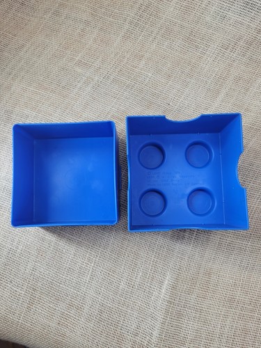 Vintage 1985 LEGO Storage 4-Stud Blue Brick Box - Picture 4 of 7