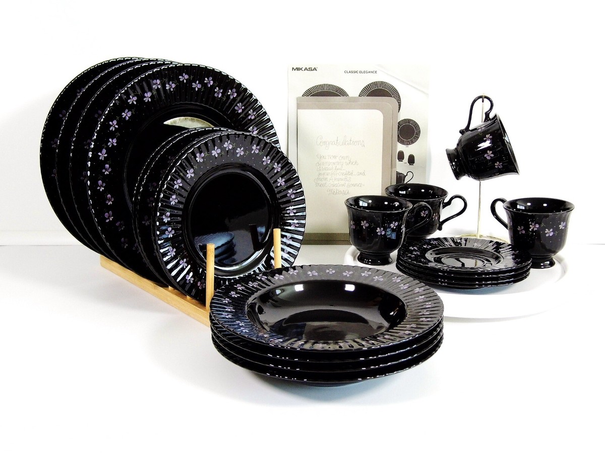 Very Rare - 20 Piece Mikasa NIGHTSHADE Pattern Classic Elegance