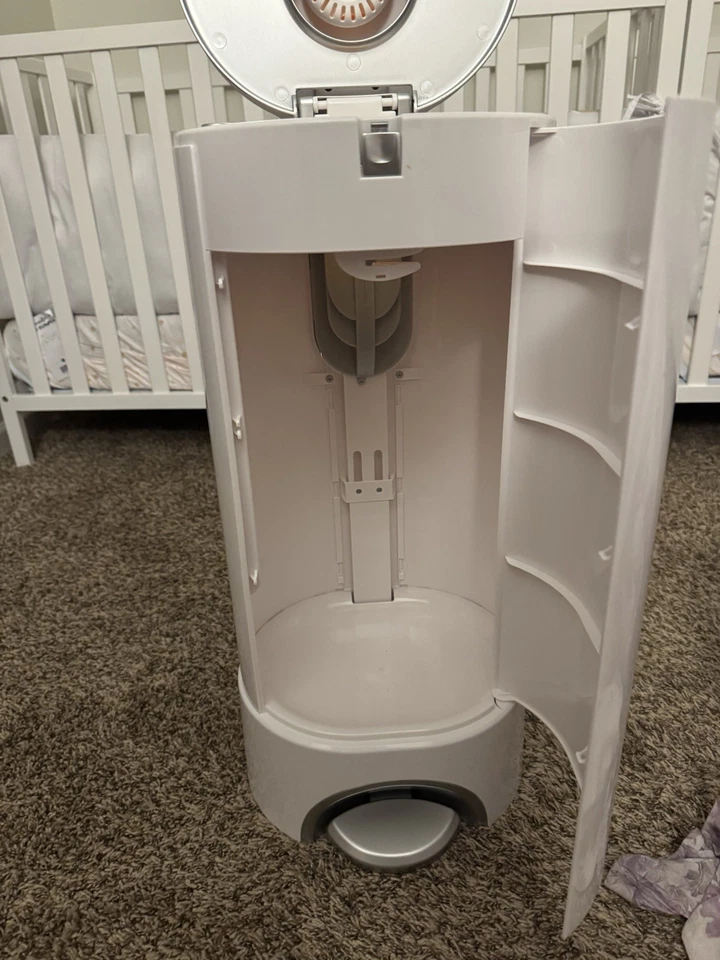 Cubo de pañales escalonado Munchkin Foto 2 de 4