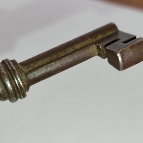 Antiker Hohldorn Schlüssel Eisen Kleeblatt Schaft 19. Jhd.? 7,2 cm Frankreich? - Bild 19 von 24