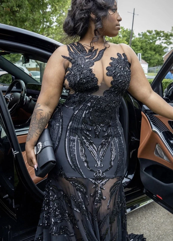 Vestido de formatura preto feito sob medida pago - Imagem 2 de 3