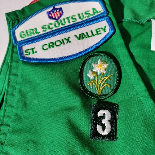 Girl Scout Junior Green Vest Sz 14 with Patch, Pins - Imperfect 1980s Wisconsin - Picture 6 of 16