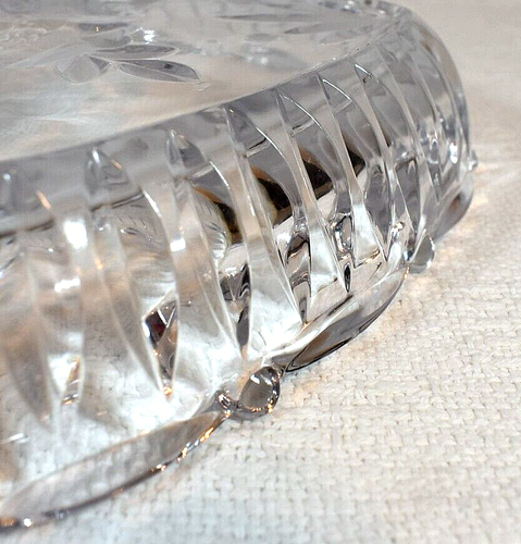 MIKASA Holiday Classic Heavy Crystal Heart-Shaped Dish w/Frosted Bells & Leaves - Picture 10 of 11