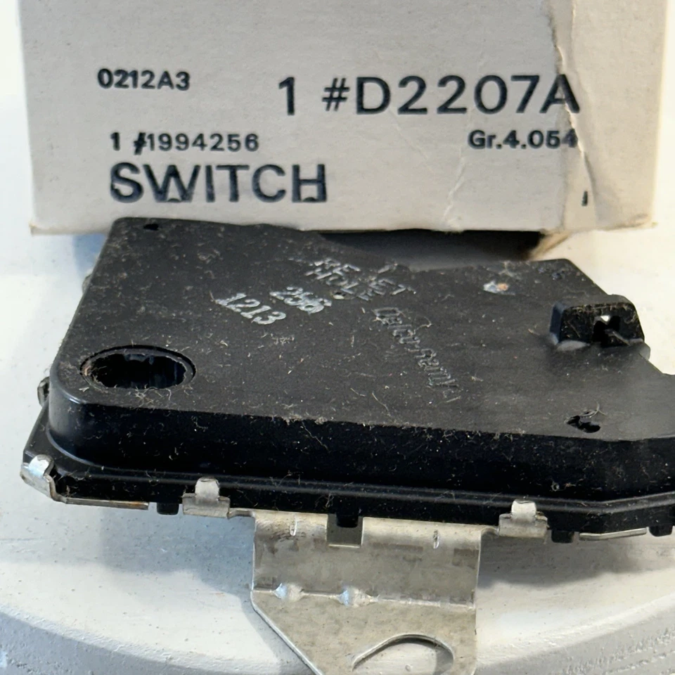 Nuevo 1995 96 CHEVROLET BERETTA CORSICA GM DELCO INTERRUPTOR DE RESPALDO 1994256 D-2207A Foto 3 de 4