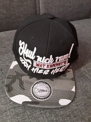 Outfitfabrik Snapback Cap mit weißer Schrift