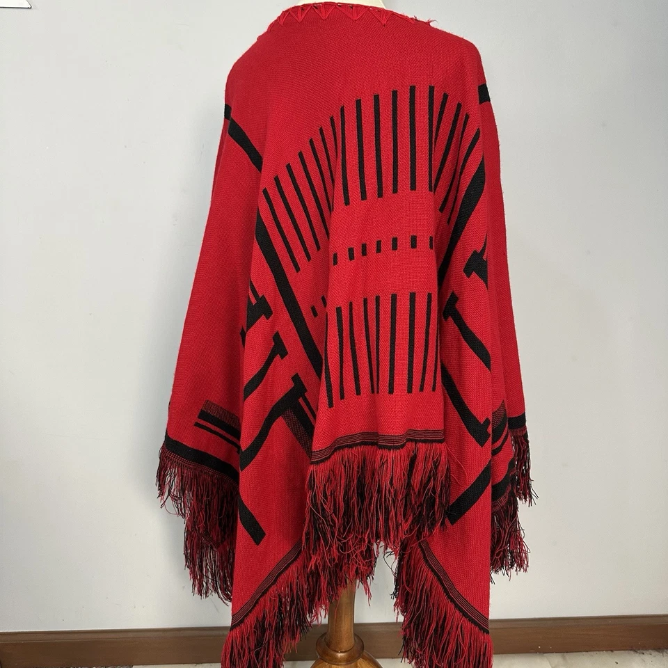 Suéter Poncho Kensie Rojo y Negro Flecos Suroeste O/S M L XL Capa Mantón Tejido Foto 2 de 4