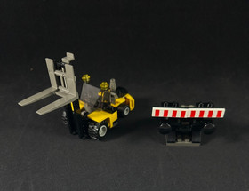 LEGO World City: Cargo Train #4512 - 98% Complete Missing 1 Minifig & Stickers