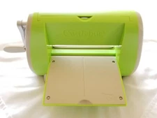 Cuttlebug Provo Craft Die Cutting Embossing Machine Crafting Scrapbooking Green 