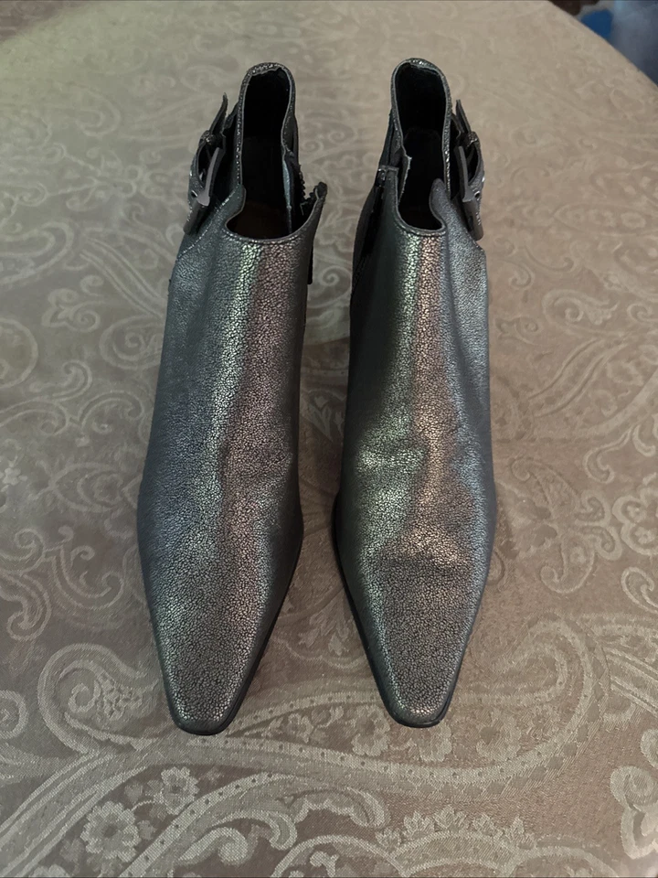 Botines de bronce para mujer Donald J. Pliner, talla 7,5 M Foto 2 de 4