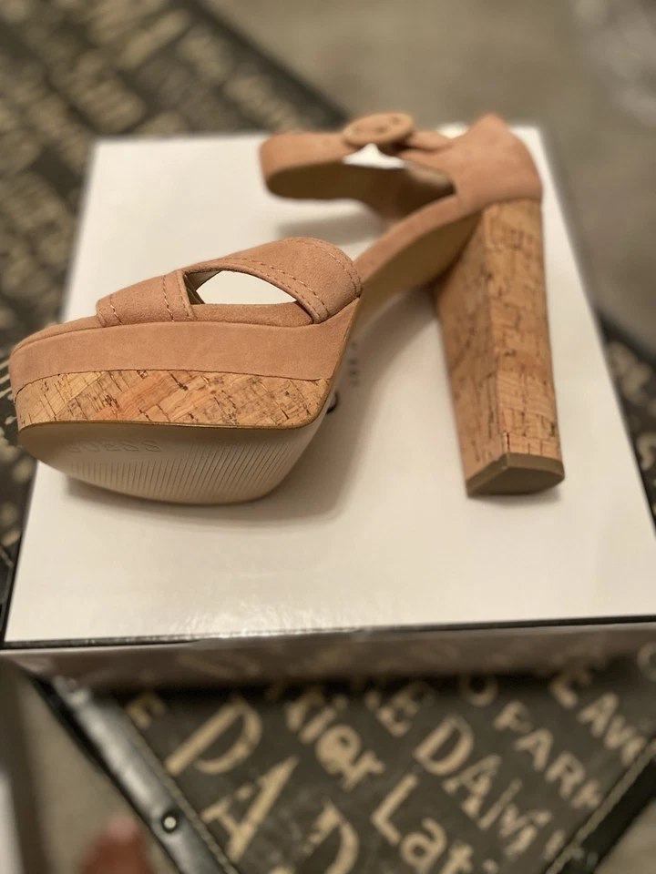 Sandalia de plataforma de gamuza Guess Parris para mujer - Nueva en caja (rosa medio, 8,5) Foto 2 de 4