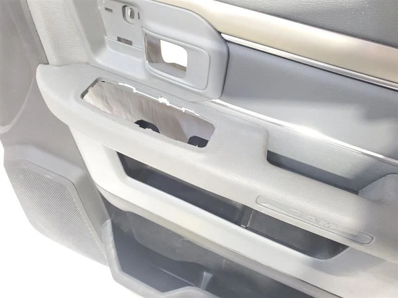 右前内门装饰面板原始设备制造商 2017 道奇 Ram 3500 Lonestar — 第 3/4 张图片