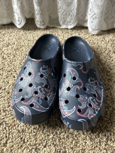Crocs Freesail Navy Paisley and Flower Clogs Womens Size 9