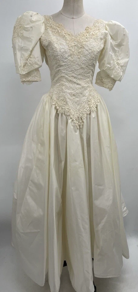 Impresionante vestido de novia Alfred Angelo zafiro cuello en V manga corta marfil❤️ Foto 3 de 4