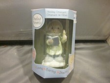2002 ENESCO PRECIOUS MOMENTS HOLIDAY ORNAMENT LOVING CARING SHARING 110143
