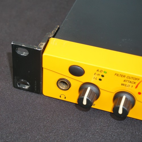 E-MU Xtreme Lead-1 64 Voice BPM Synthesiser Yellow 1U Rack Mount Module - Picture 7 of 15