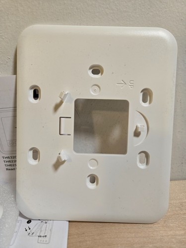 Honeywell T6 Pro Digital Programmable Thermostat TH6220U2000 Contractor Branding - Picture 7 of 9