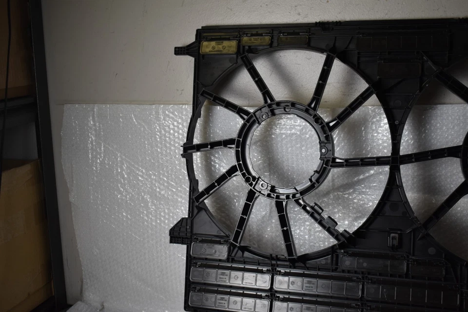 CUBIERTA VENTILADOR BASE AUDI S8 2020-2024 OEM 4M0 121 207 A Foto 2 de 4