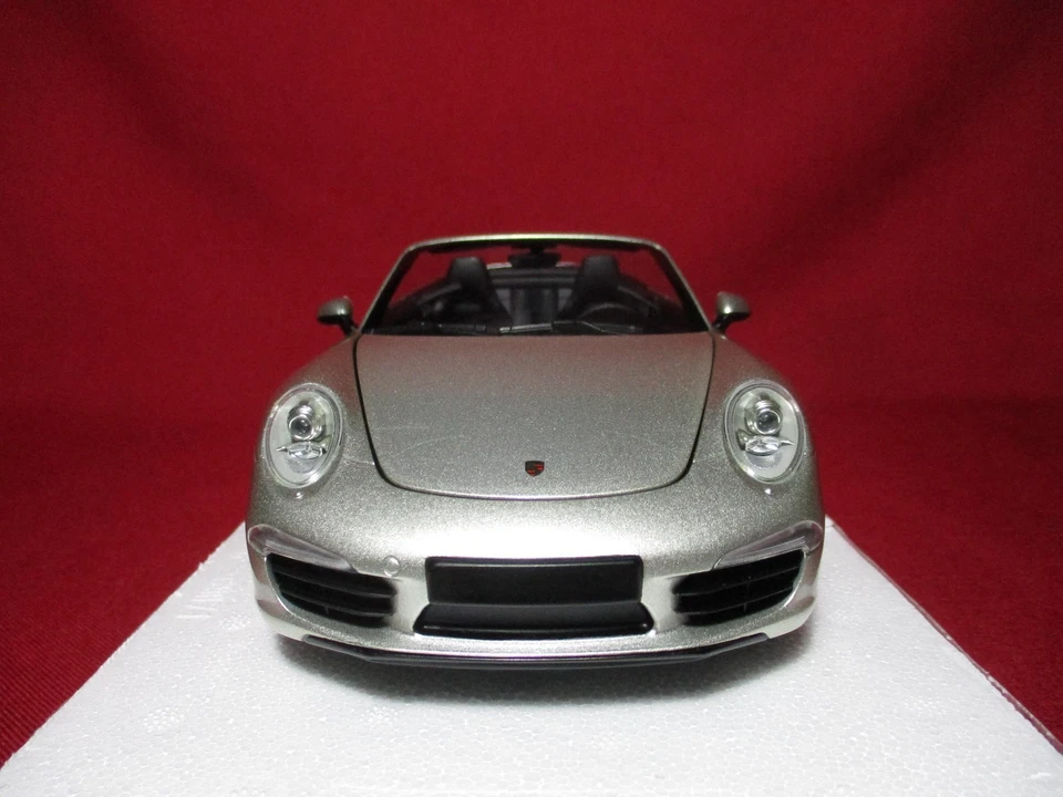 1:18 Porsche 911 Carrera S Cabriolet 991 Limited Ed 750 Pcs Minichamps Model Car - Image 4 of 4