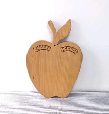 Divertente tavola di legno grossa a forma di mela lettere intagliate formaggio per favore Kitchenalia 