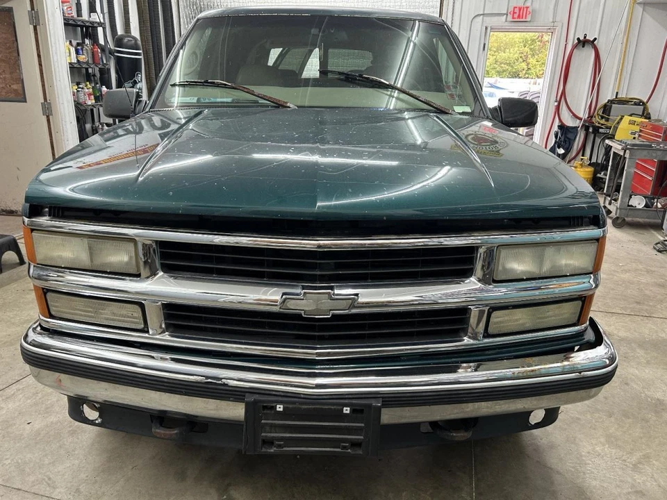 Chevrolet Suburban 2500 1997 guantera Foto 2 de 4