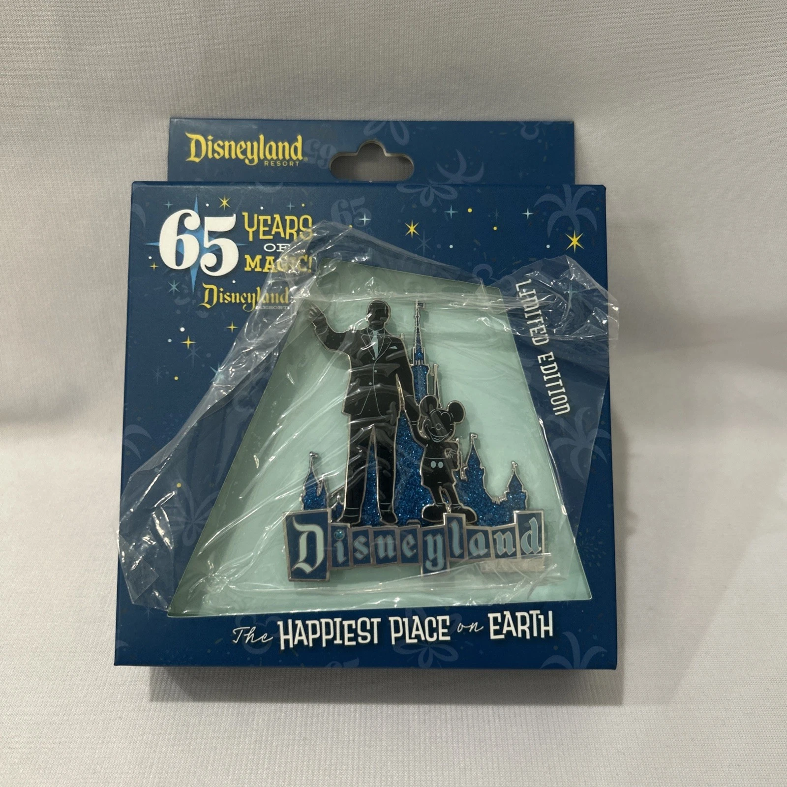Disneyland 65th Anniversary Limited Edition 2000 Partners Jumbo Pin Glitter