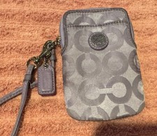 Vintage COACH Lavander Purple "C" Logo Wristlet Wallet Bag Credit Card ID