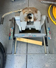 B&W Trailer Hitches Fifth Wheel Trailer Hitch - Patriot 18K Slider 5th Wheel Hit