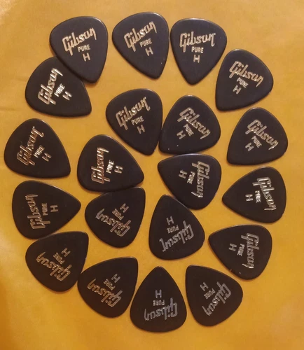 GENUINE GIBSON PURE GUITAR PICKS, BLACK, HEAVY Qty 20