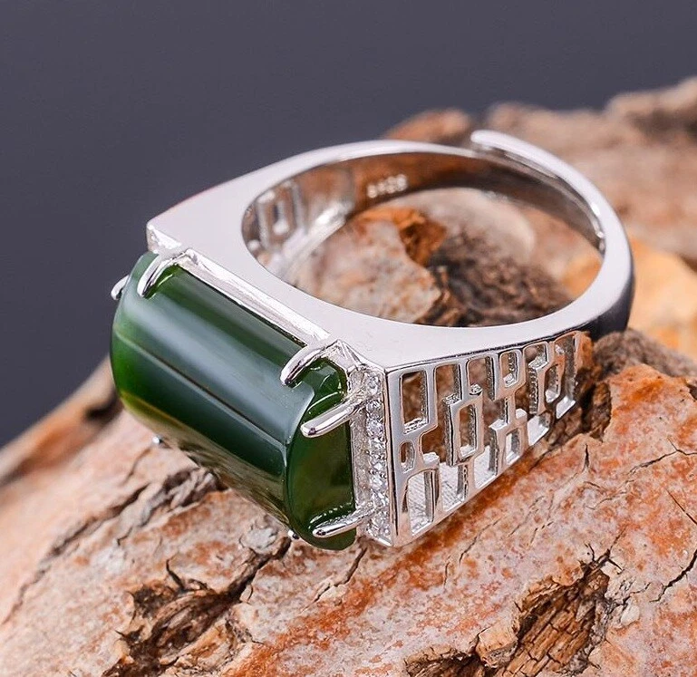 Elegante anillo para hombre de plata de ley 925 con circonita cúbica blanca con forma de cabujón Foto 2 de 4