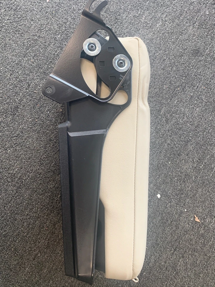 2008-2015 VOLVO S80 заднее центральное сиденье подлокотник подстаканник держатель бежевый OEM - Изображение 4 из 4