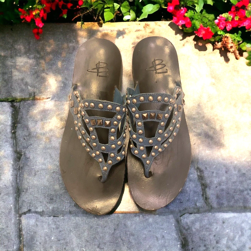 Женские сандалии-стринги B.Makowsky СИНИЕ, серебристые, с заклепками, кожаные горки размер 10 - Изображение 2 из 4